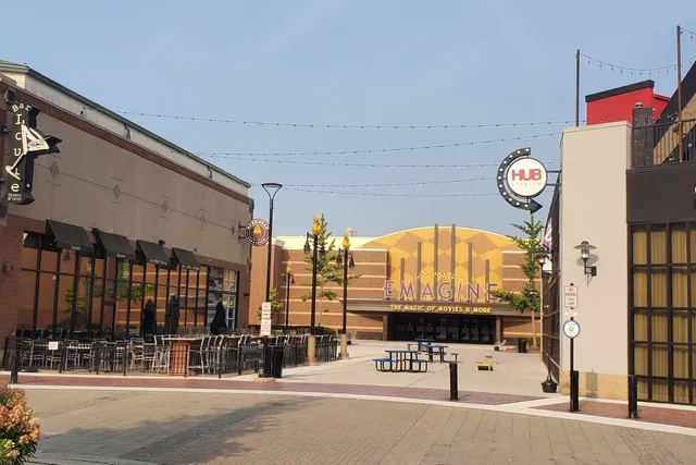 Twelve Mile Crossing at Fountain Walk