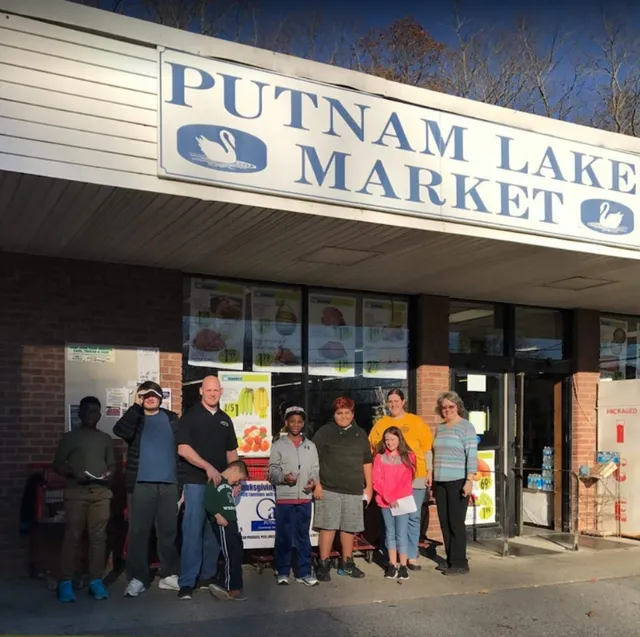 Putnam Lake Market