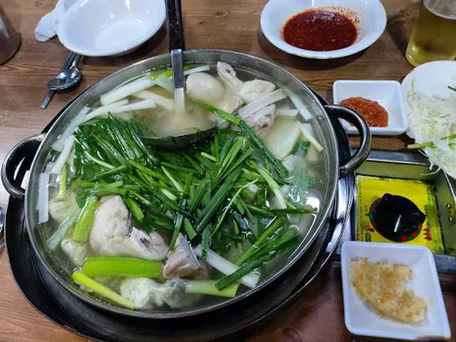 공릉동닭한마리 칼국수
