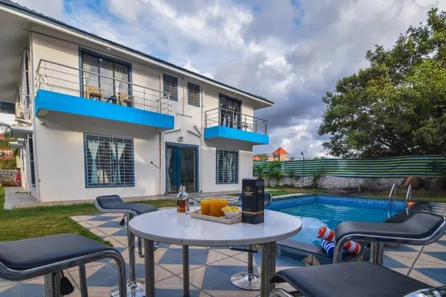 Signature Crest Hotels & Apartment