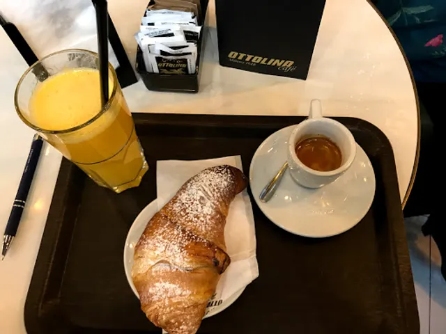 La bottega del Caffè Ottolina Regione