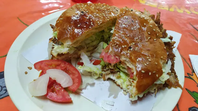 Tortas y Tacos