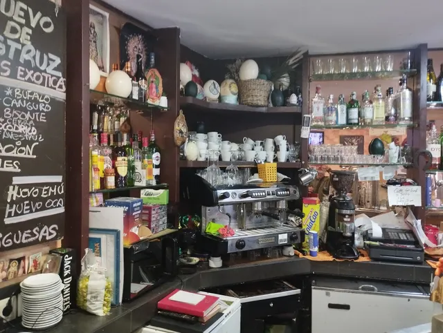 Bar restaurante Macarena.huevos de avestruz