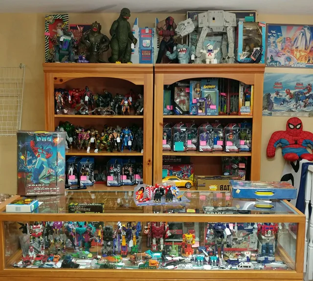 Tinkerbeee's Toy & Comic Store