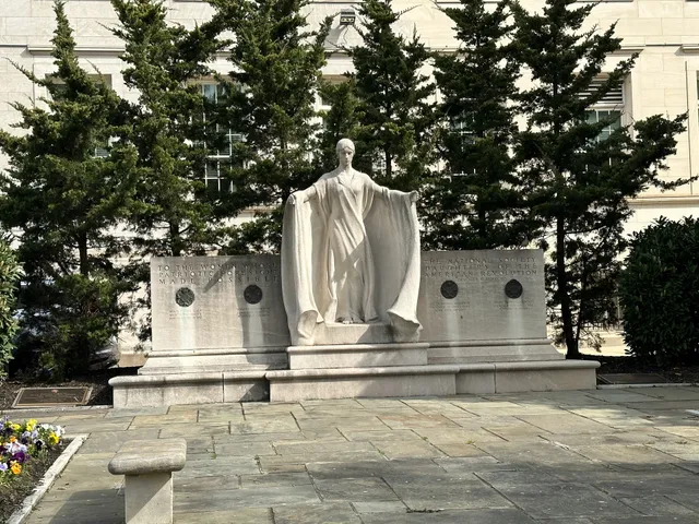 Daughters of the American Revolution Founders Memorial