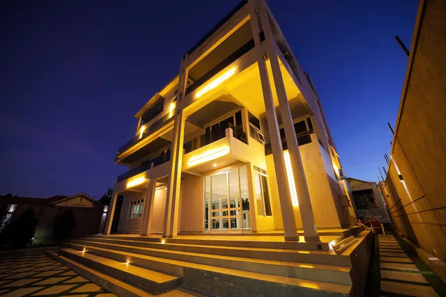 EL AMO LAKEVIEW VILLA