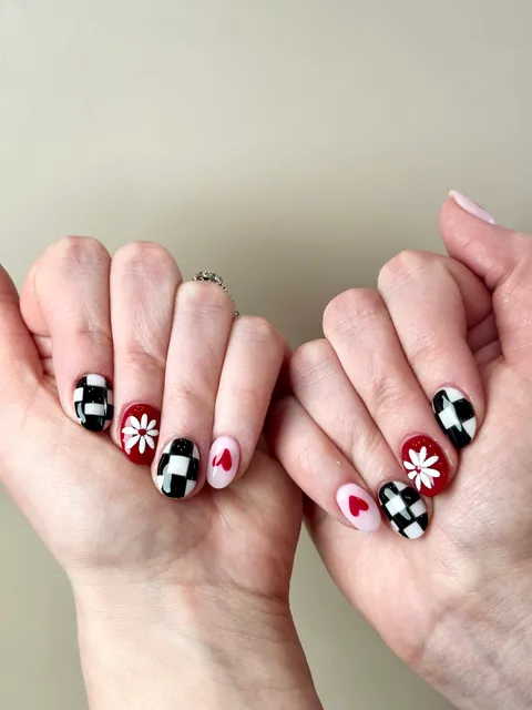 Creative Nails Bar & Lashes