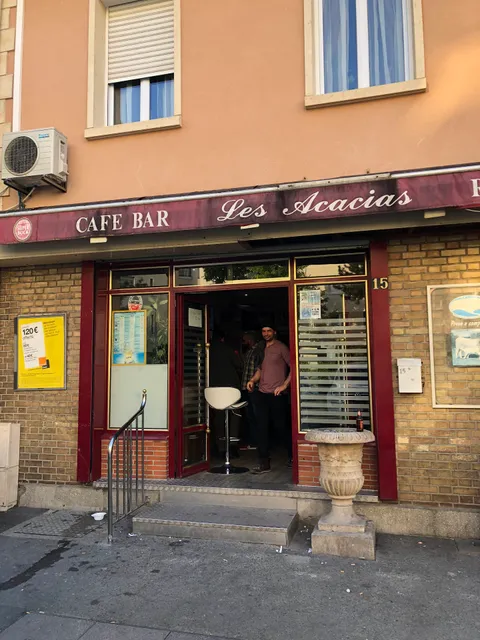 Les Acacias