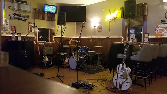 Uncle Ronnie's Red Tavern