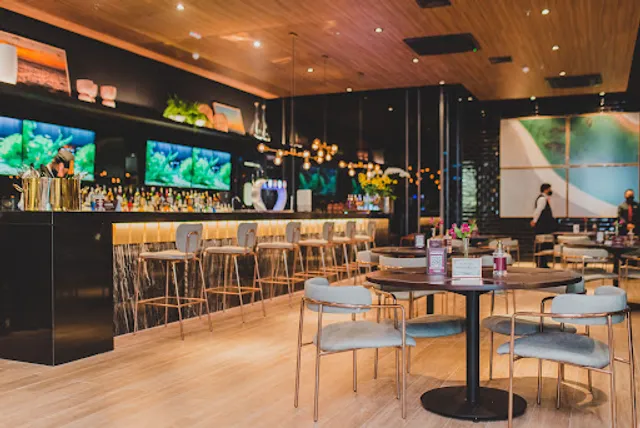 Restaurante Coco Bambu Paralela: Carnes Camarão, Frutos do Mar. Salvador, BA