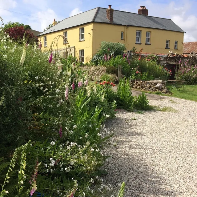 Frizenham Farmhouse B&B