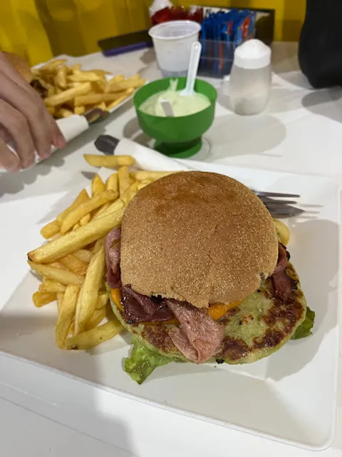 Joka Lanchonete | Lanches | Porções | Pastéis | Dog | Caldo de Cana | Hamburgueria | Espaço Kids