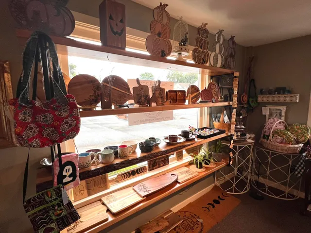 Giroux Woodworking Artisan Boutique