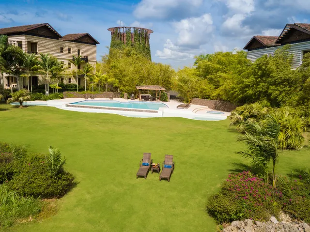 Los Altos Residences