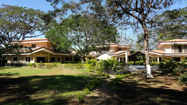 Beach Club Hotel & Villas Nacazcol