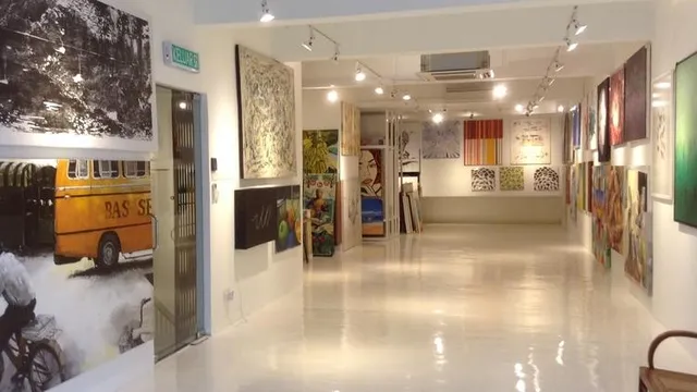 Artfordable Gallery - Malaysia's Affordable Art Gallery- 300 over abstract art and floral paintings here.