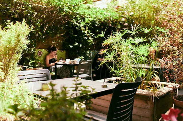 Raffi’s Bagels - Estefania