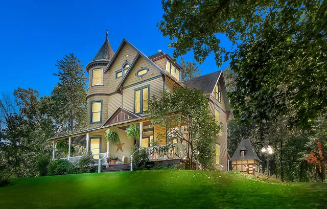 The South Mountain Inn and Wedding Venue