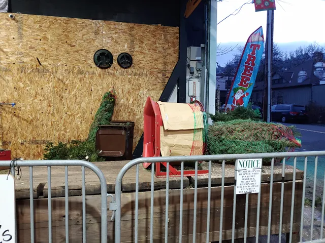 Nob Hill Christmas + Santaland