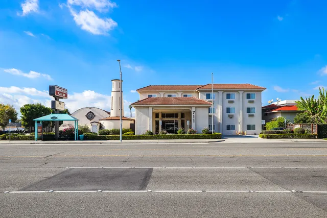 Brookhurst Plaza Inn