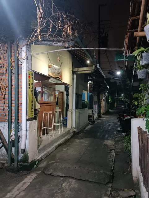Warung Melawan (Makan Enak Lan Wareg