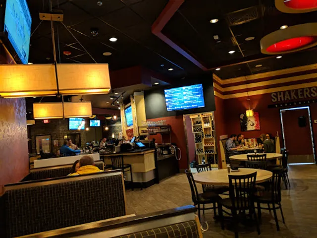 Shakers Bar and Grill - Wixom