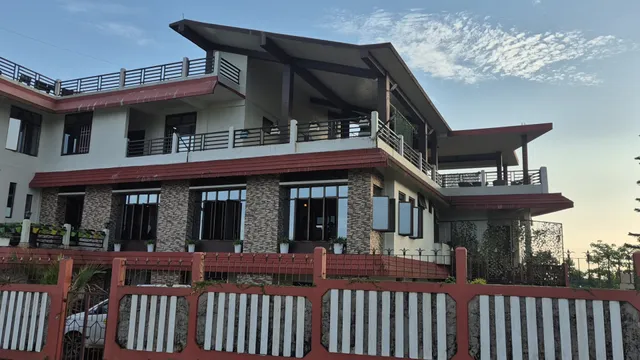 7 Sisters Falls View Inn