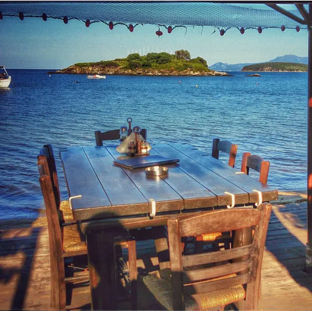 Taverna Ta Tria Pitharia