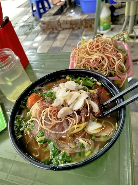 Bún bò Nam Bộ