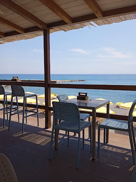 L'anciua - Spiaggia e bar