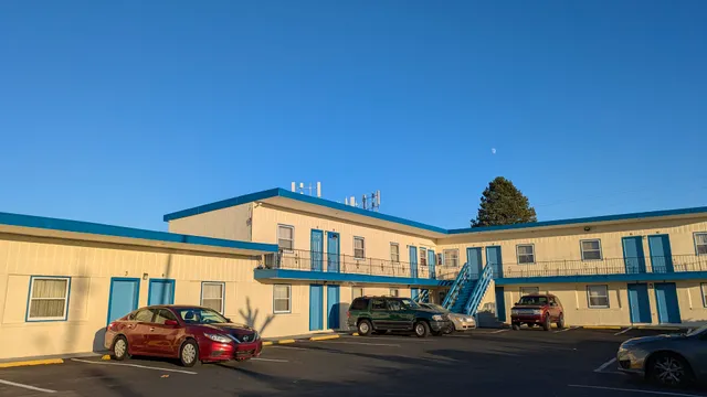 Crown Motel