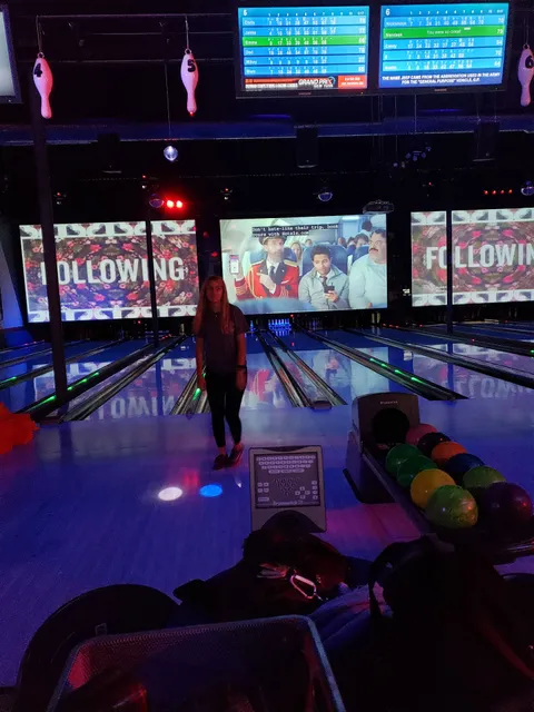 B1 Strike Bowling and Games