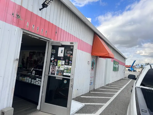 Paw factory “animal feed store”