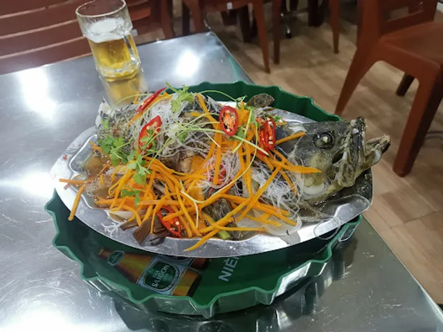 Hải sản Địa Phương Vien Ho - Local seafood restaurant