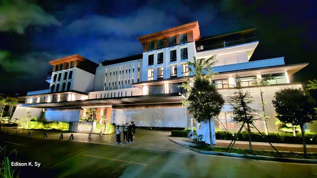 LinZhi Joy Crown Resort hotel