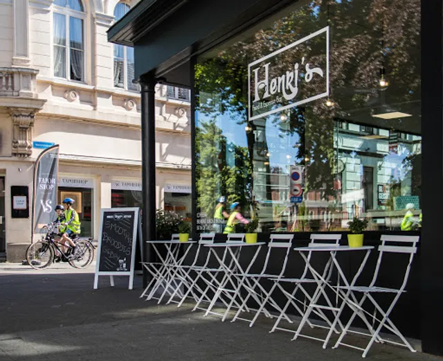 Henri's Food & Espresso Bar