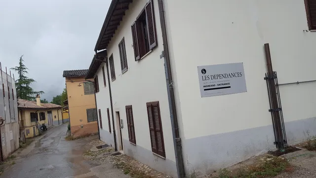 Les Dependances