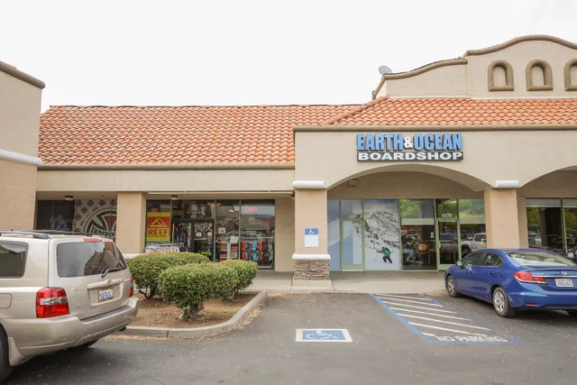 Earth & Ocean Boardshop