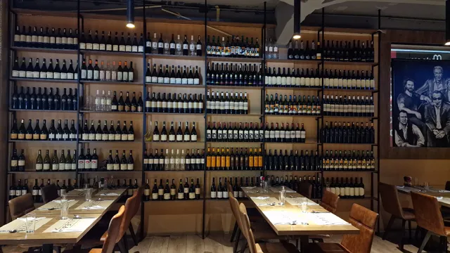 A P Ǝ T I T | Gastro • Wine • Bar