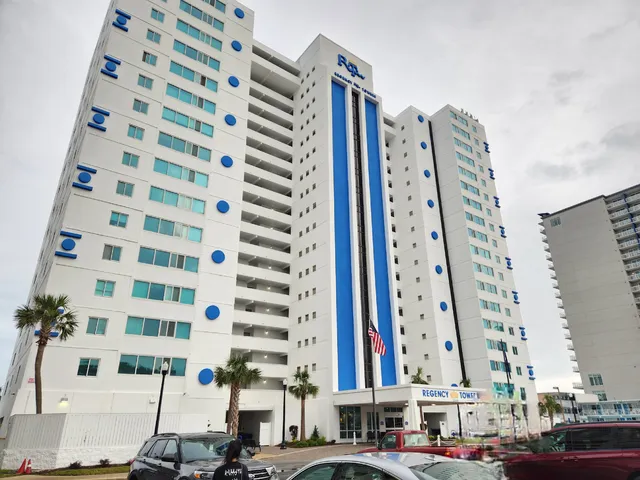 Club Regency in Regency Towers