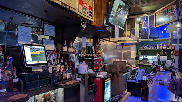 Butt-Hedz Bar and Grill