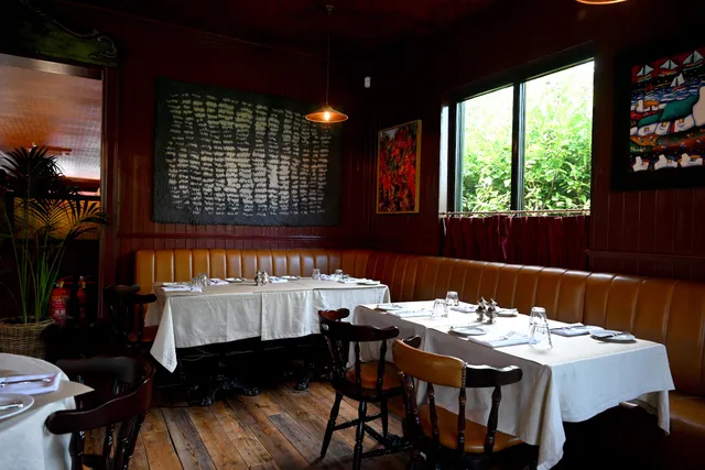 Ashton's Restaurant and Public House