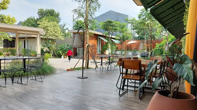 Bening Resto & Chill - Cafe Tangerang Selatan