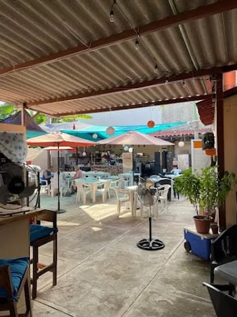 Side Street Escondido restaurante and bar