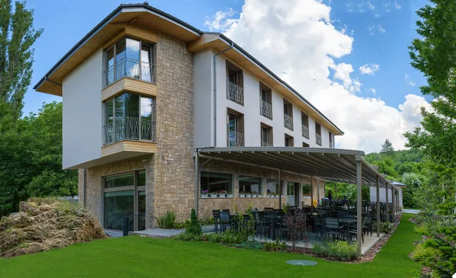 Хотел и релакс зона Катлея / Hotel & Relax Zone Cattleya