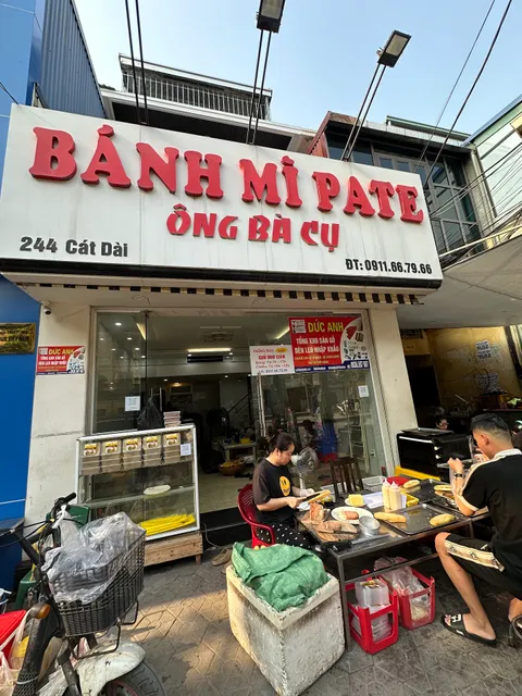 Tiệm Bánh Mì Ông Bà Cụ
