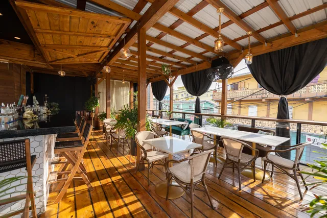 Maxie's Restaurant & Lounge