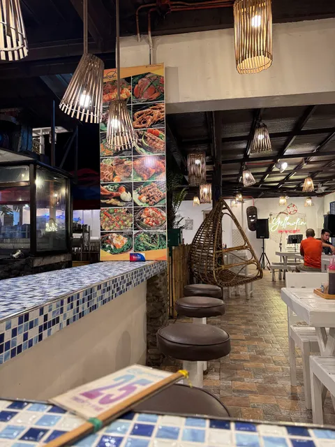 Yellowfin Bar and Grill