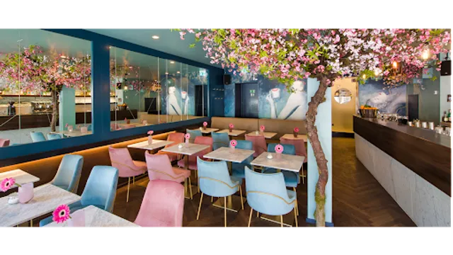 Chinaski Studio & Bar