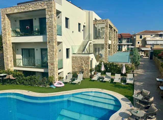 Lagoon luxury suites